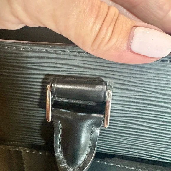 Louis Vuitton Epi Leather Briefcase/Satchel. Fast shipping. - Picture 10 of 13